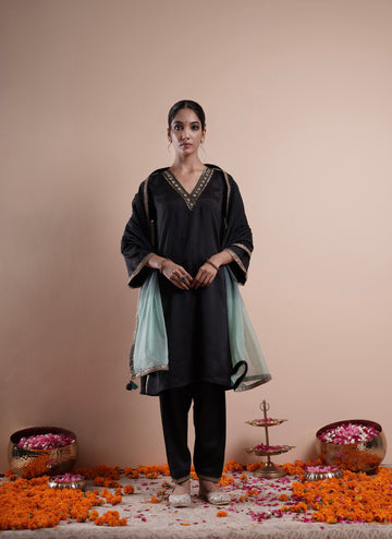 Farah Zardozi Kurta Set With Ombre Dupatta