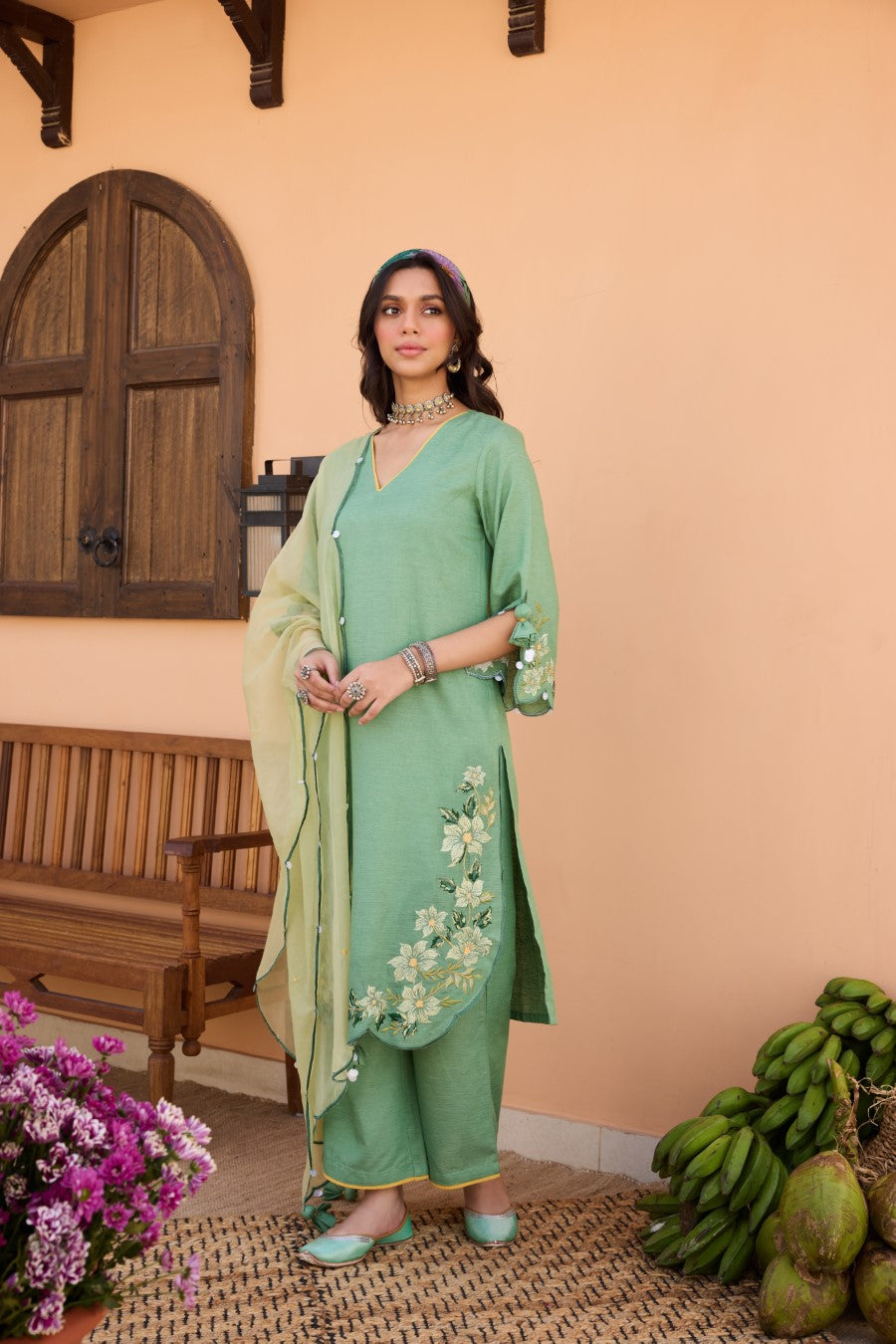Bela Cotton Linen Embroidered Kurta Set With Contrast Scallop Organza Dupatta