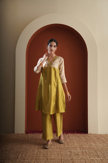 Shaheen Chanderi Silk Co-ord Set With Mirror & Scallop Detailing