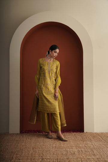 Begum Chanderi Kurta Set With Zardozi Work